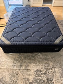 DreamCloud Luxe Hybrid Queen Mattress
