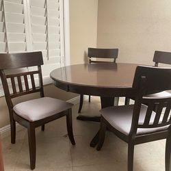Solid wood dining table set w/ 4 sturdy chairs
