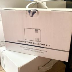 Mini LCD video projector L 21