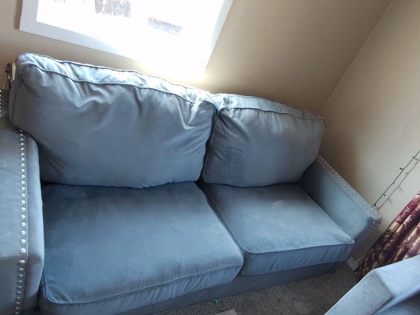 Vendo Este Sofa