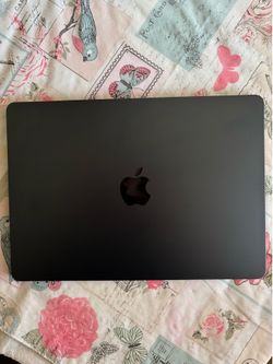 MacBook Air M2 2022 – 13.6” | 8GB RAM | 256GB SSD | $600