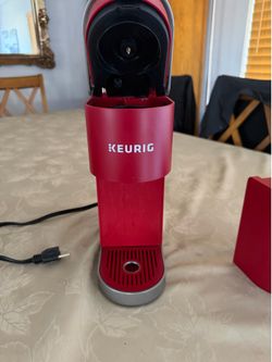 keurig single serve red coofee maker