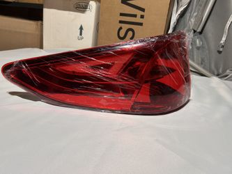 Driver Side Rear Tail light For a 2017-2024 Honda Odyssey