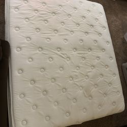 CA King Bed Beautyrest Heavenly Mattress 