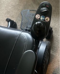 Give me a offer, Pride Jazzy Evo 613 Electric Wheel Chair (Blue)