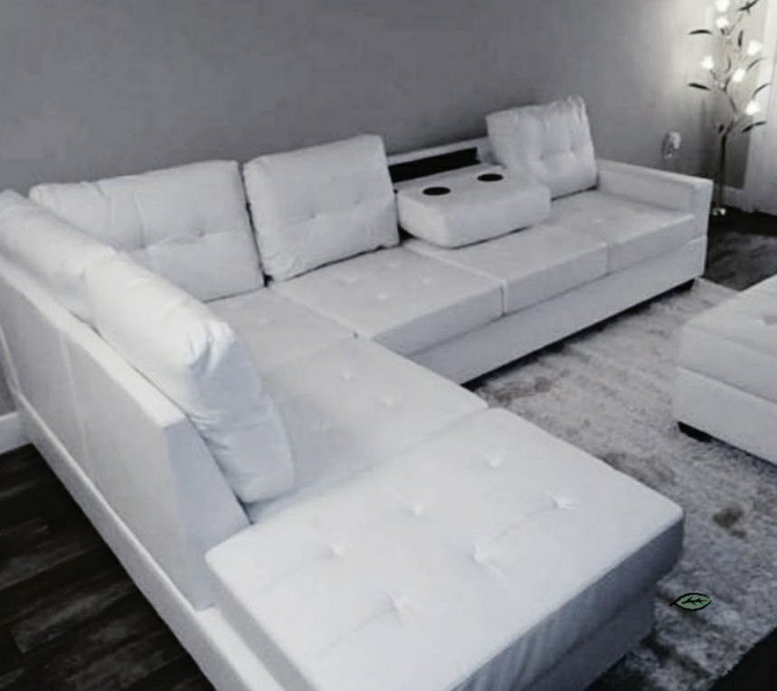 Pablo White Sectional With Ottoman