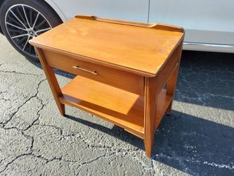 ✨Vintage  Mid-Century Modern Walnut Nightstand ✨