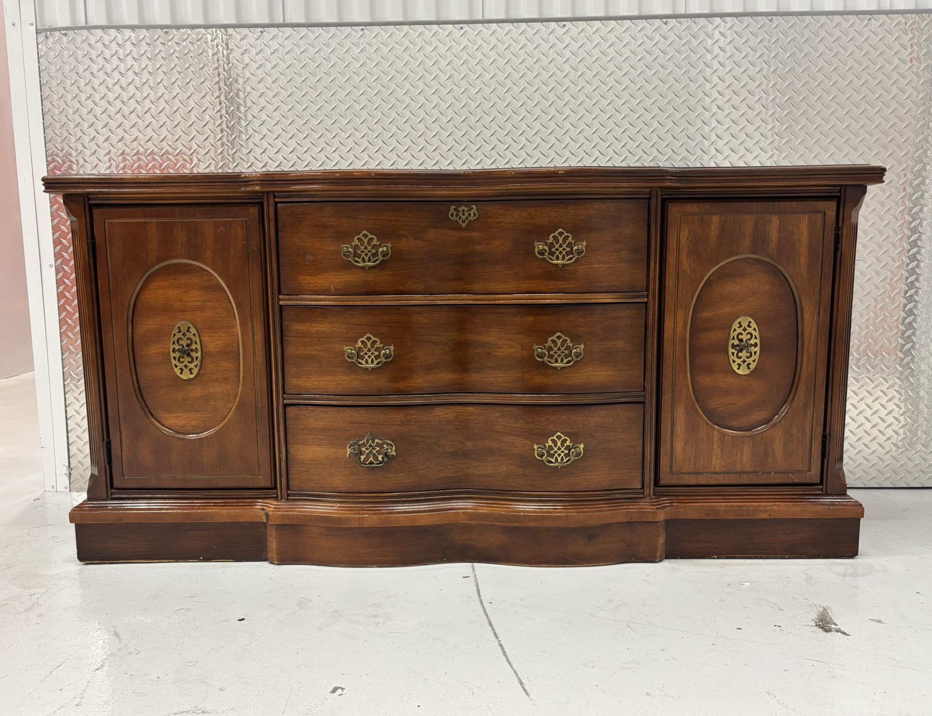 Beautiful vintage dresser or console by Bassett