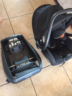 Maxi cosi infant car seat with base