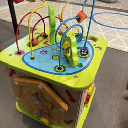 Hape Country Critters Play Cube| Wooden Learning Puzzle Toy for Toddlers, 5-Sided Activity Centre with Animal Friends, Shapes, Mazes, Wooden Balls, Sh