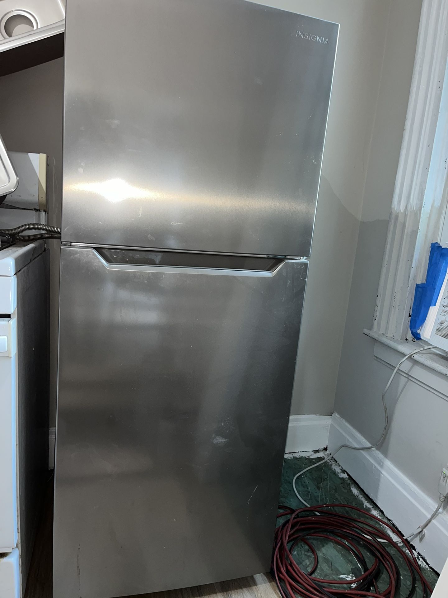 Insignia Refrigerator/ Freezer