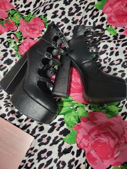 Tacones Altos Color Negro Size 6.5