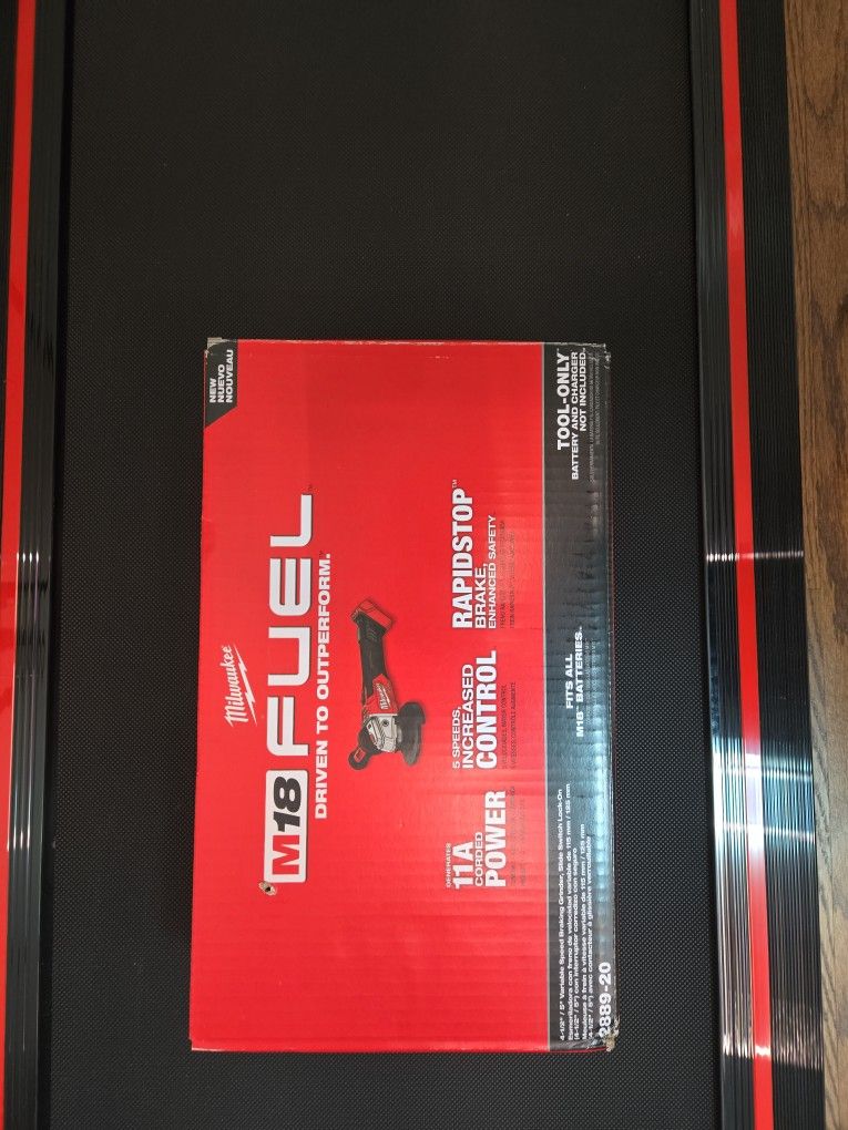 M18 FUEL™ 4-1/2" / 5" Variable Speed Braking Grinder, Slide Switch Lock-On