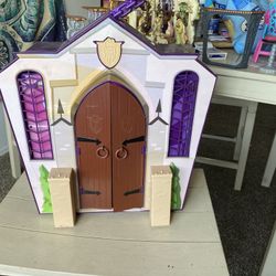 Monster High School set And Doll Furniture Lot