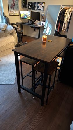 Table with 4 Stools