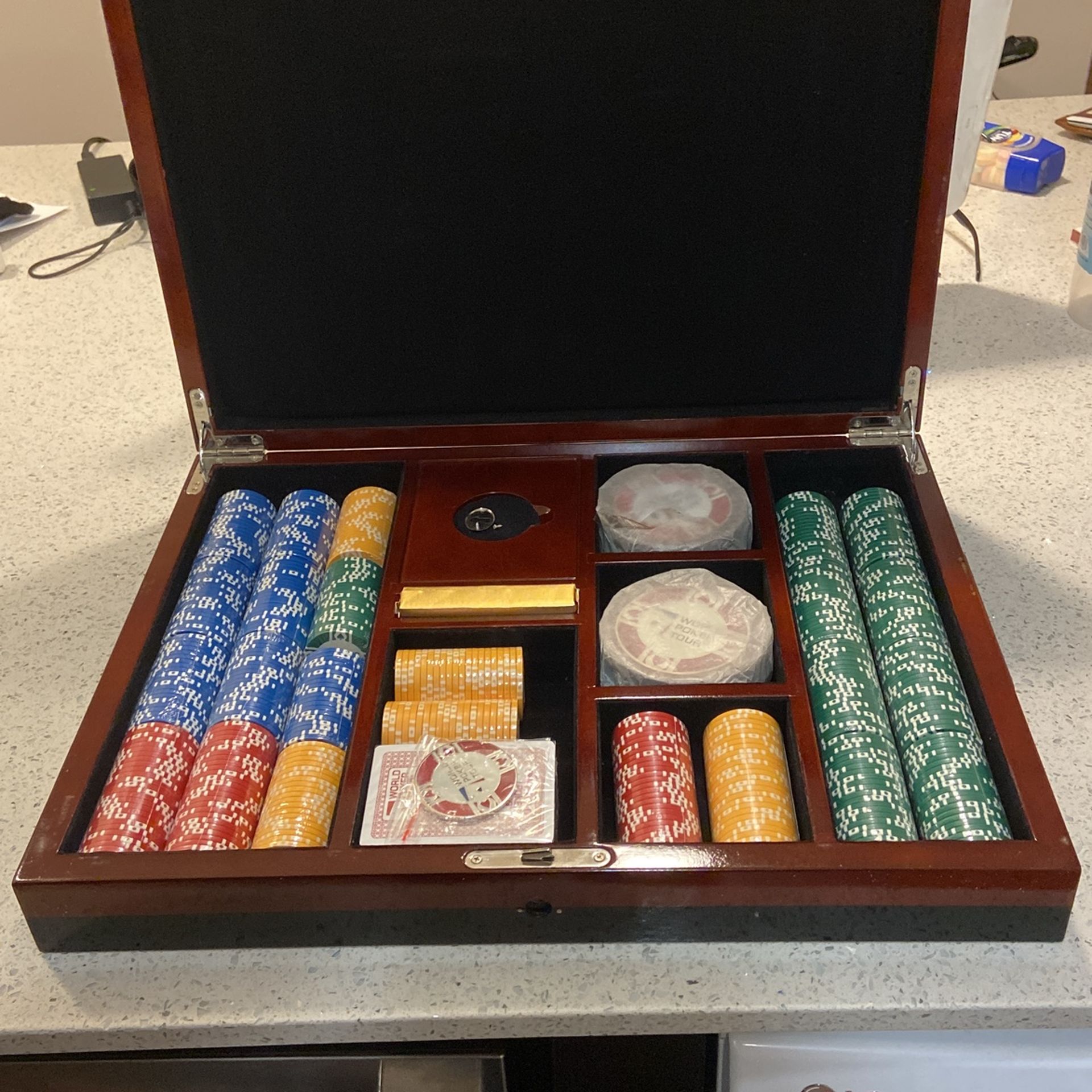 Tabletop Poker Table and chips for 8 Players
