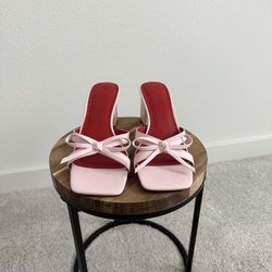 Size 8/EU39 UO Charlie Bow Mule Heel