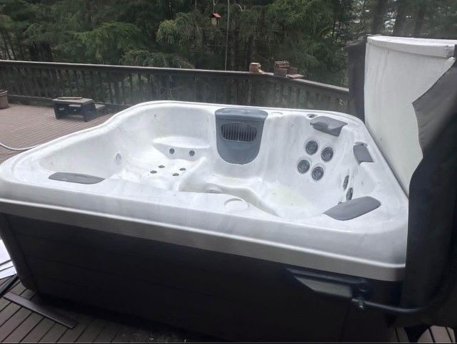 Bullfrog-Spa-X6L-Premium-Hot-Tub