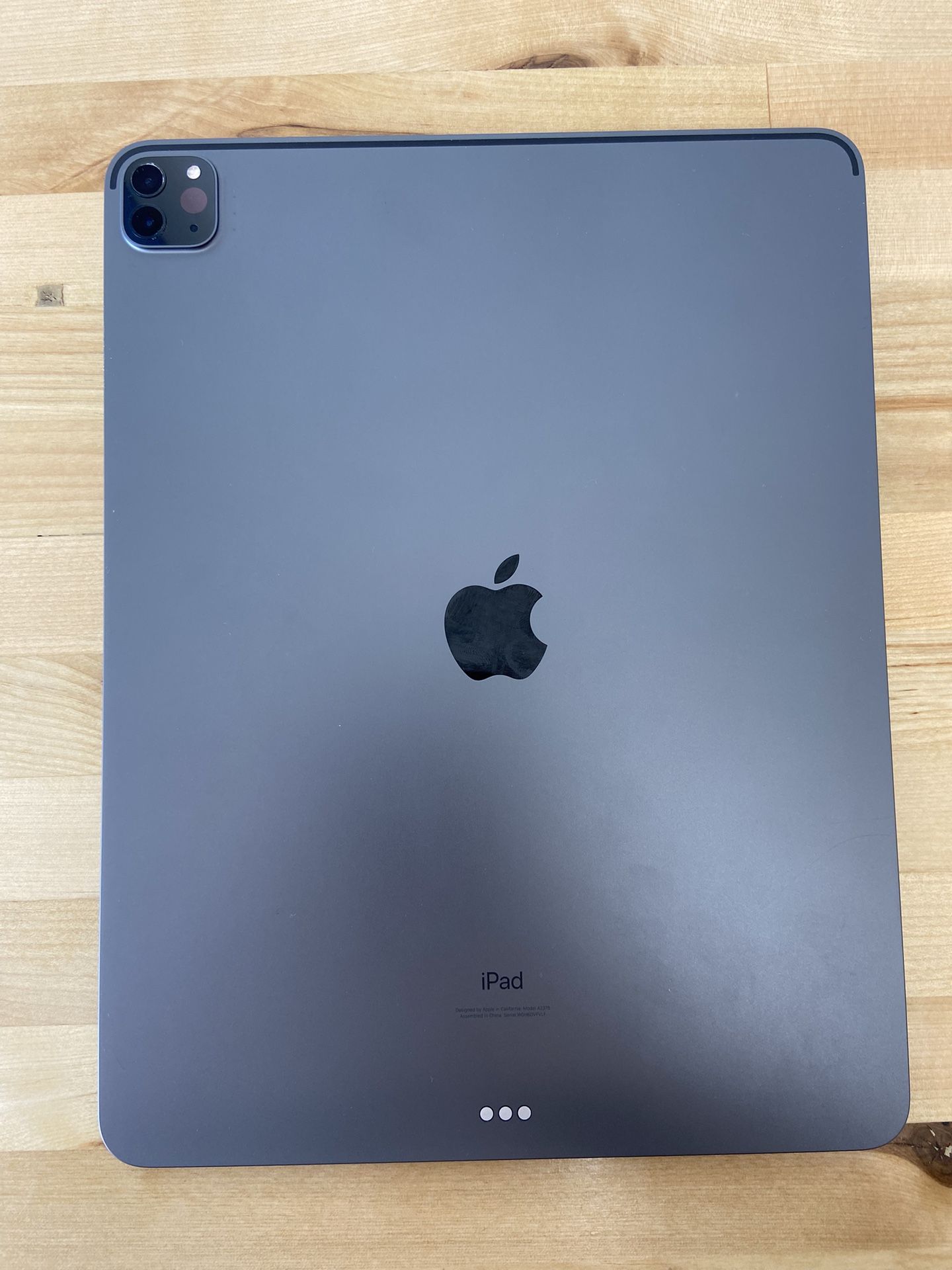 Like New iPad Pro 12.9” 5th Generation M1  (2021) 256GB Silver WiFi. 