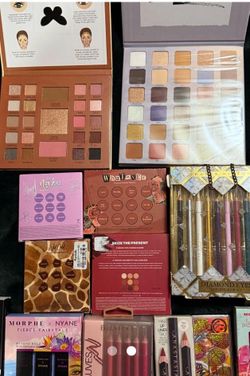 Eyeshadow pallet lot