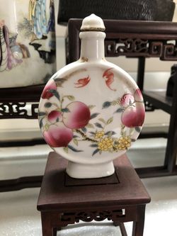 Chinese antique porcelain snuff bottle