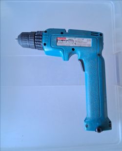 VINTAGE Makita 6095D 9.6V Cordless Drill Driver and Battery UnTested....asking ONLY $20.00