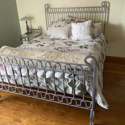 Queen Size Bed 