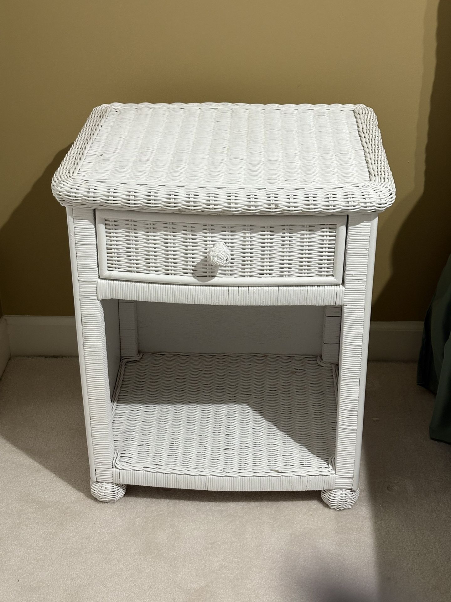 White Wicker Bedroom Furniture