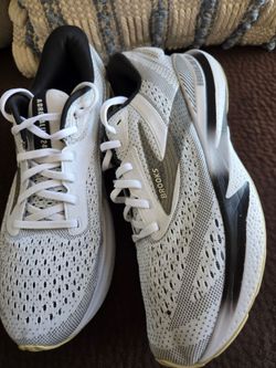 Brooks Adrenaline Women's Size 10B Shoes