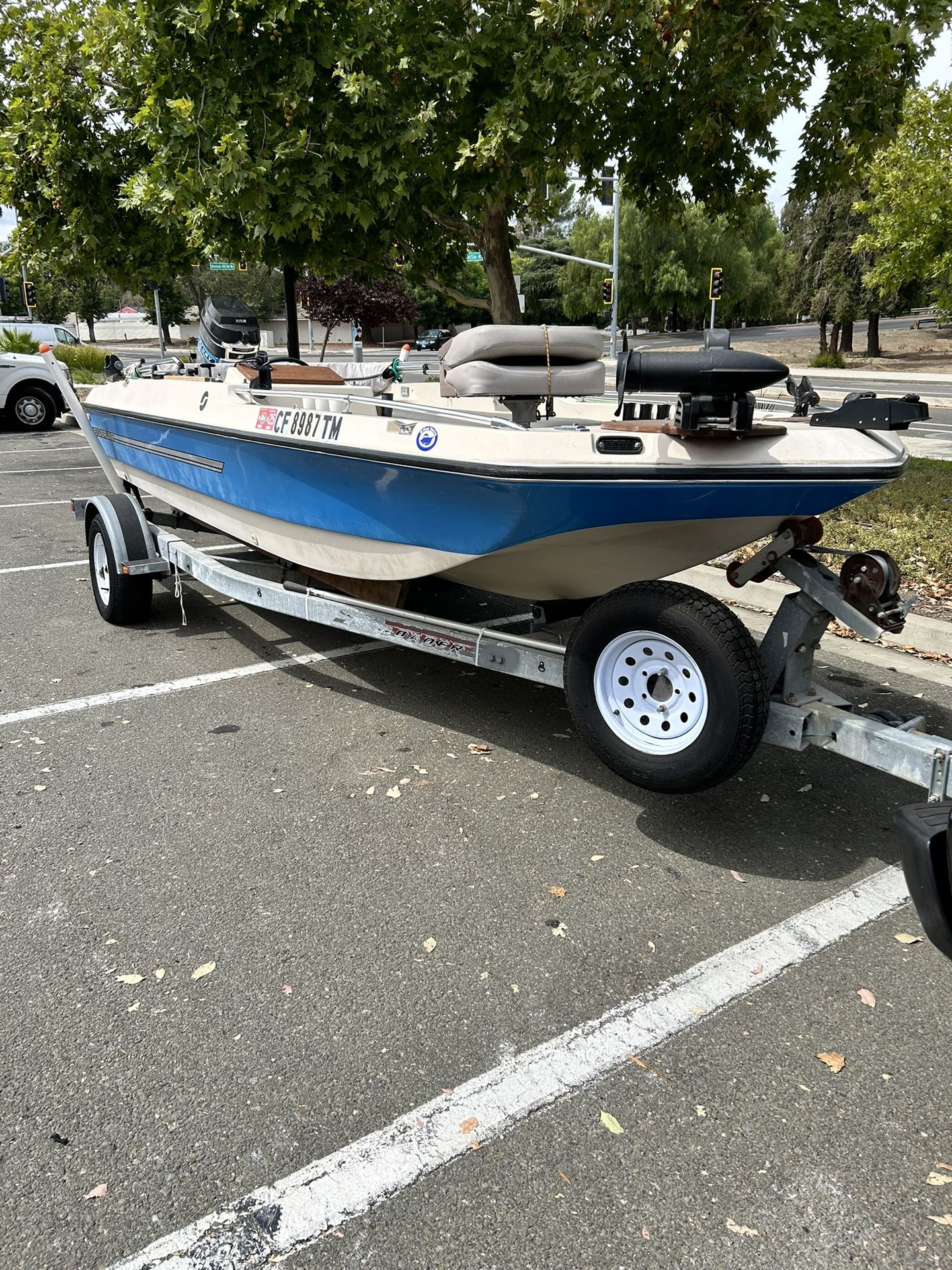 18’ Silver line Tri Hull