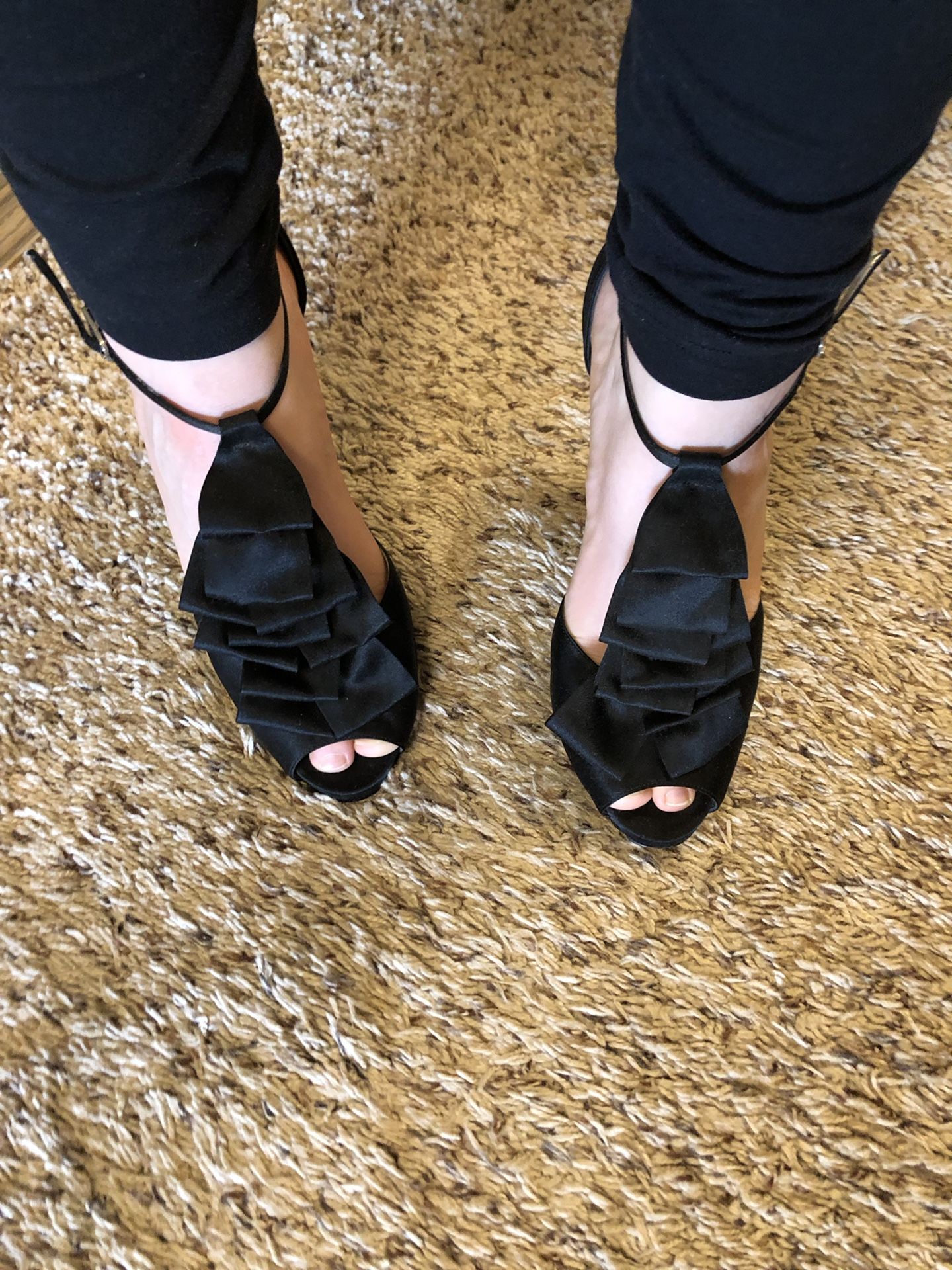 Nina New York black ruffle heels size 7 1/2