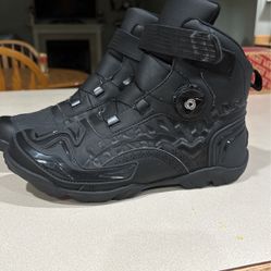 Black Boots 