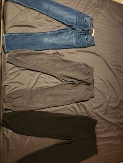 Bundle of 3 Pants – Jeans and Joggers