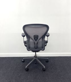 LIKE NEW HERMAN MILLER REMASTERED AERON CHAIR SIZE B FULLY LOADED WITH POSTURE FIT SL!