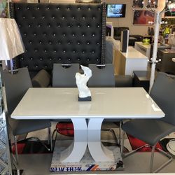 New Glass Top/glossy White/ Chrome Base With Chairs