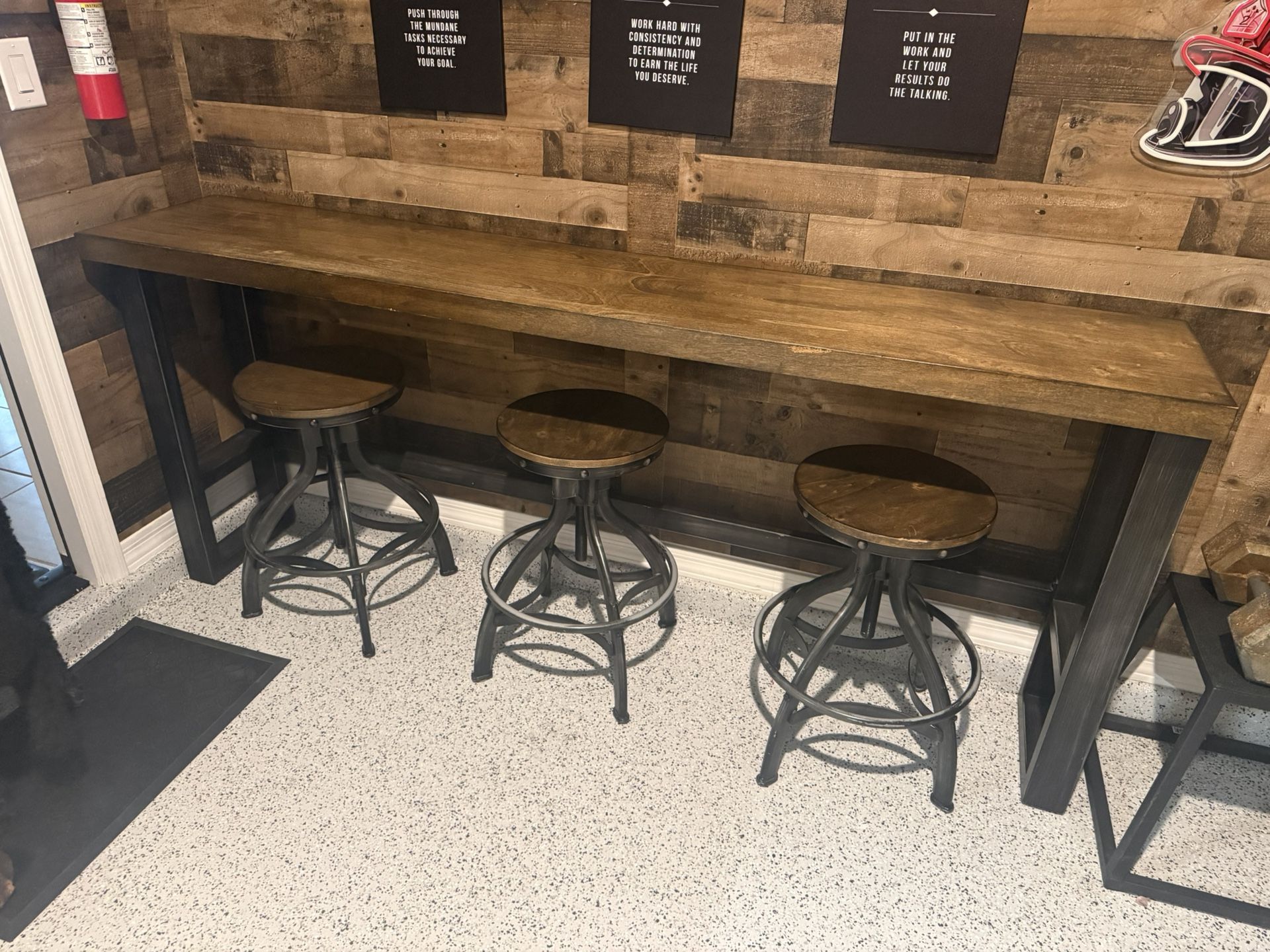 Bar Top w 3 Stools