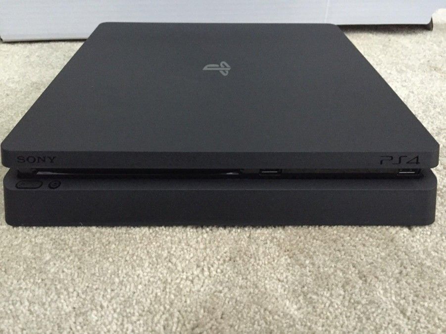 Ps4 slim (w/ Wired Controller)