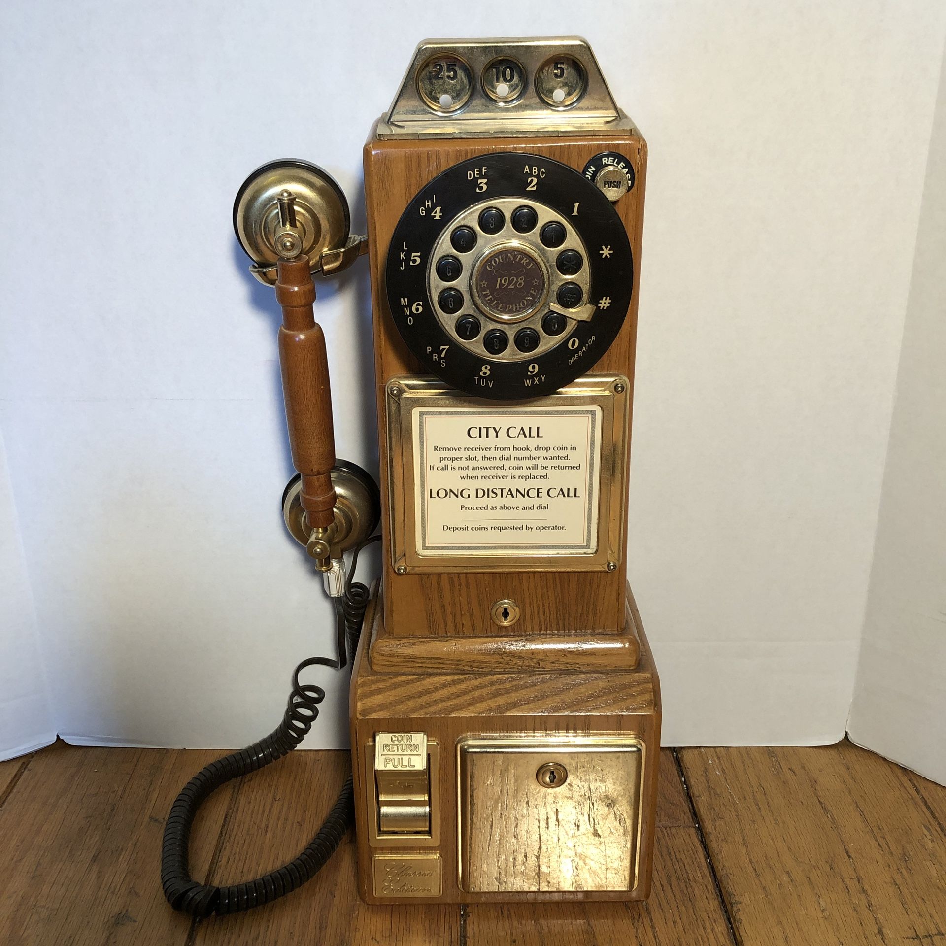 Vintage Country 1928 Telephone Replica