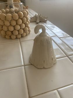 Vintage Ceramic White Ruffled Dinner Bell From Czechoslovakia - Beautiful  🤩 