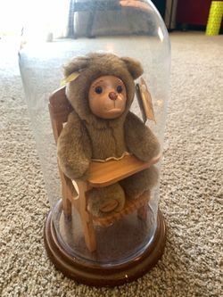 Raikes Bear - Lisa Marie, in glass dome
