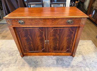 Beautiful Antique Vintage Mid Century Saginaw Expandamatic Mahogany Dining Table W/Six Leaves.