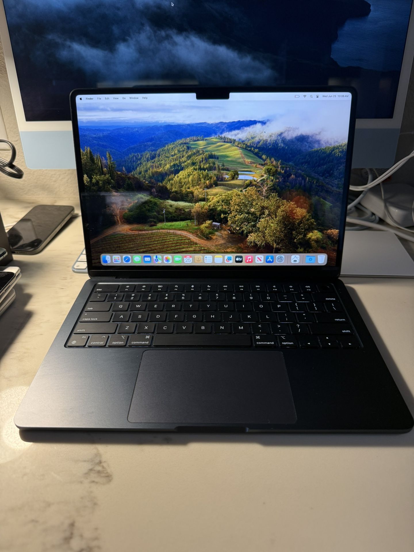 2024 13” MacBook Air M3 Chip 8GB Ram 256SSD! We offer financing