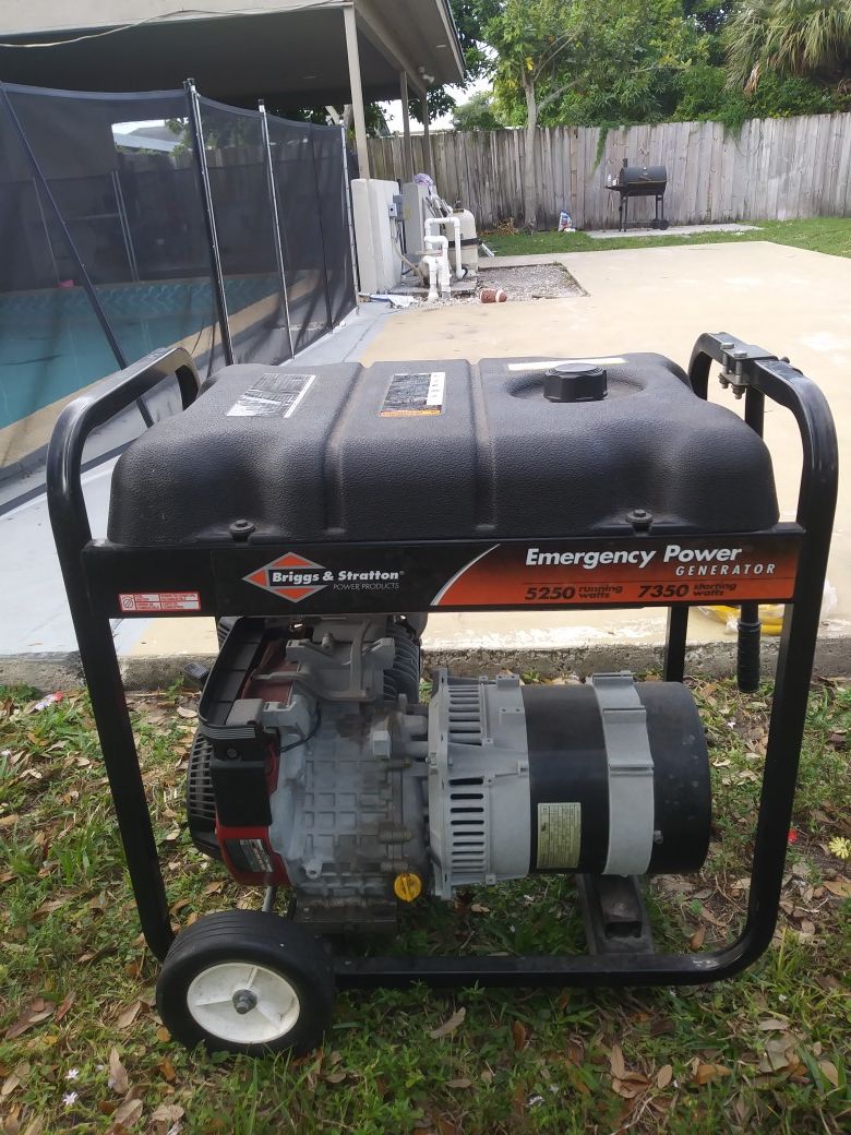 Briggs & Stratton Emergency Power Generator 5250 Running Watts 7350