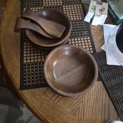 6 Salad Bowls With Utensils