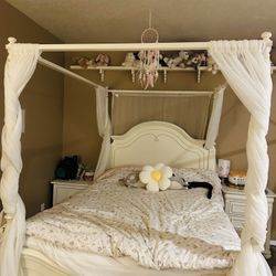 Beautiful Full-Size Canopy Bedroom Set - $650