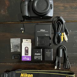 Nikon D3200 DSLR Camera Bundle *MINT CONDITION*