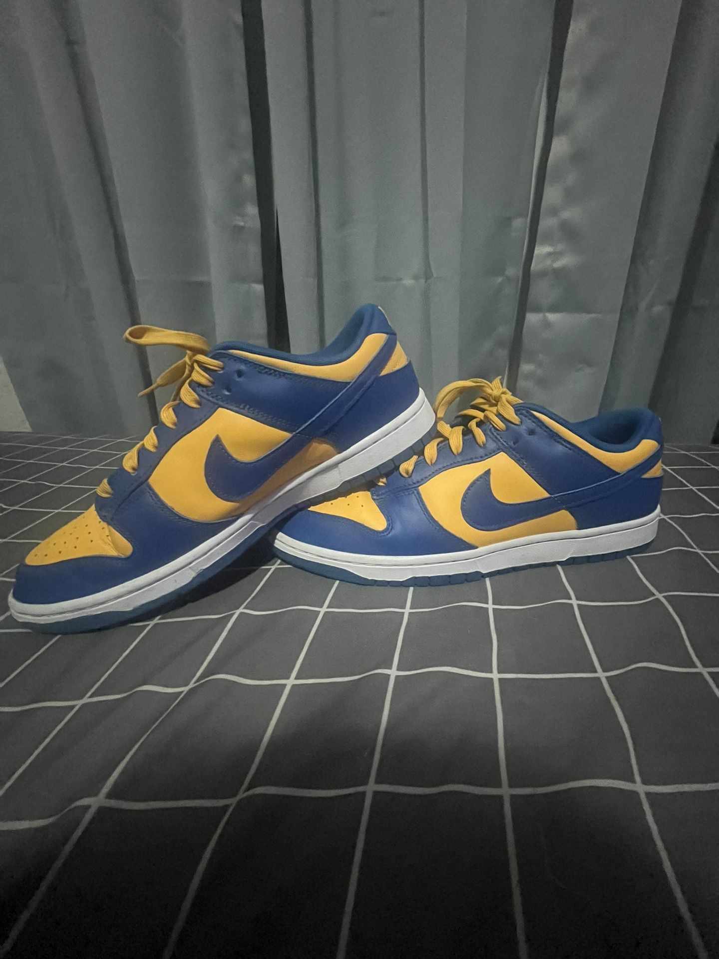 Nike “UCLA” Dunks Size 10