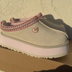 UGG tazz love ‘26 sea salt rosetta 6W 7W