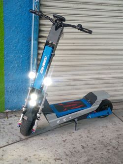 TOMOFREE 1.7 E. SCOOTER 60V 35Ah +50MPH-RANGE45 MILES-TIRES 11IN. LOAD CAP.330LBS
50MPH Electric Scooter Adults 1500W Single Motor, 60V 35Ah Battery, 