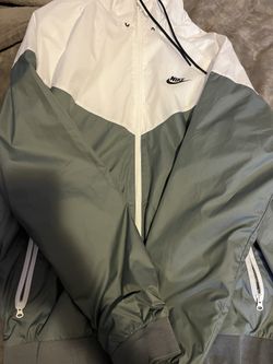 Nike Windbreaker Men’s Medium